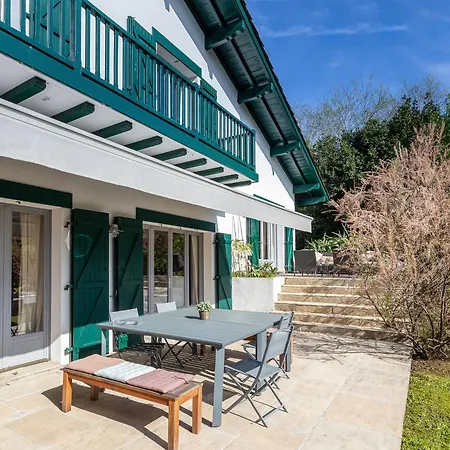 Belle Maison Basque Avec Piscine A Holiday home *